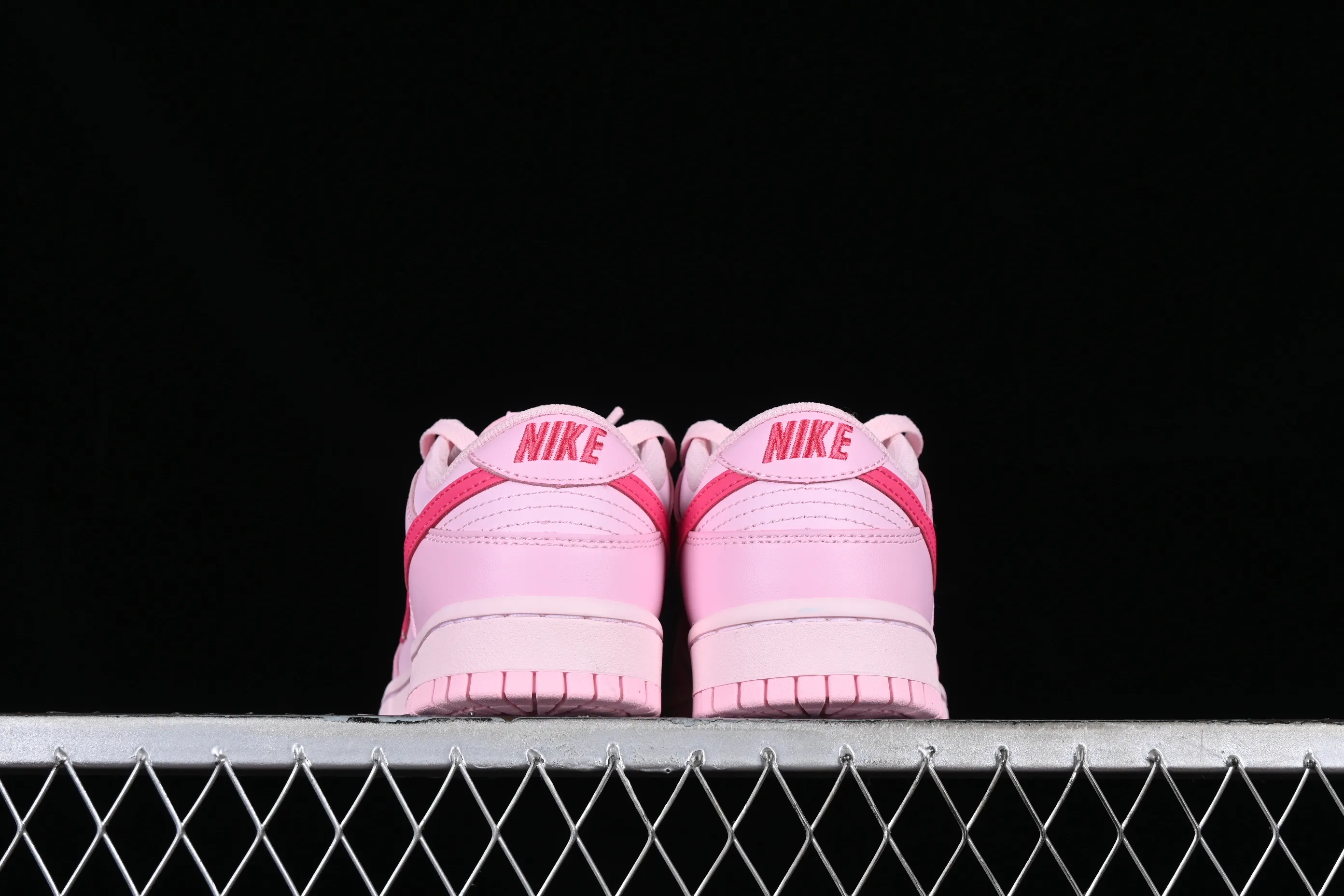 All Categories Nk SB Dunk Series Nk SB Dunk Low Low-top sneakers Cost-effective version Nk Dunk Low Pink SB low-top sports and leisure sneakers DH9756-600